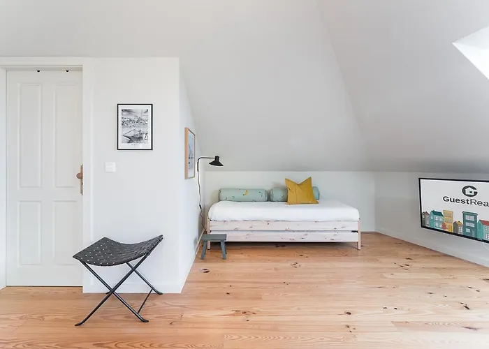 Guestready - Spacious And Modern Apt W/ Skylight